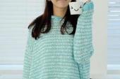 这个漂亮的女孩一定又淘气又可爱。