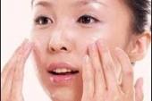 如何护理干燥脱皮的面部皮肤