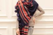 高品质围巾为冬天增添了一点色彩。